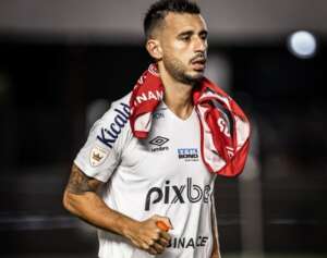 Camacho, do Santos, entra com nova ação na Justiça contra o Corinthians
