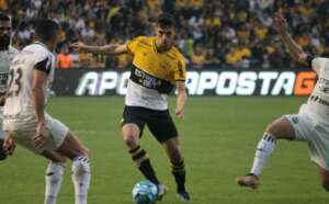 Série B: Tencati cobra lateral por renovação com o Criciúma: 'Tem que resolver a vida dele'