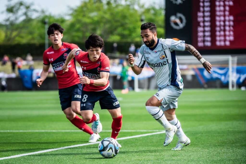 Com Clayson de titular, time de Carille vence mais uma no Japão