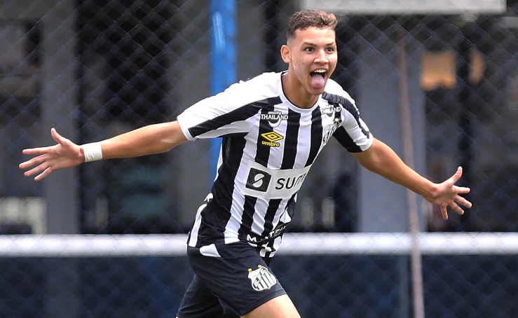 Conheça Deivid Washington, apelidado pela torcida de 'presidente', o novo camisa 9 do Santos 2 deivid washington santos 2