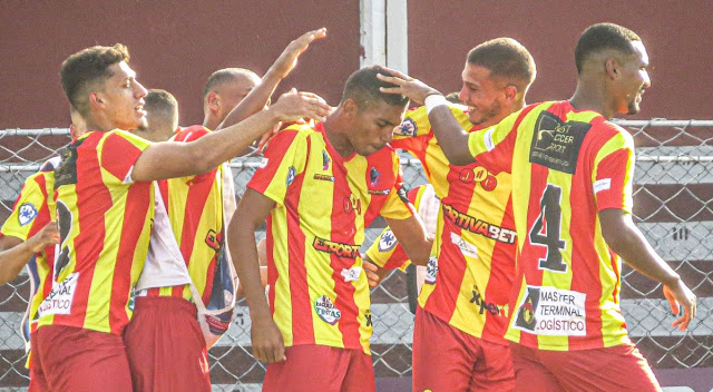 Segundona: Gustavo comemora gol que garantiu liderança do Jabaquara