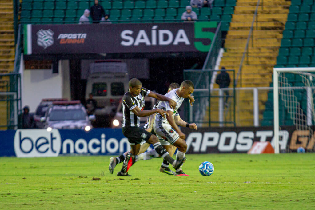 Figueirense 1 x 2 Botafogo-PB - Belo se mantém invicto 2 Figueirense Botafogo-PB