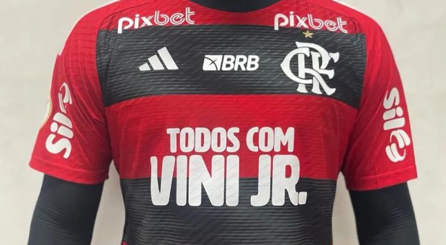 Flamengo presta homenagem a Vini Jr