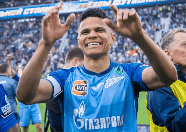 Douglas Santos destaca treinos nas férias e ressalta vontade do Zenit em  vencer o Campeonato Russo - Bastidores do Esporte