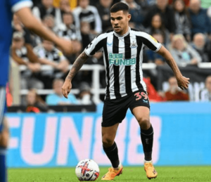 INGLÊS: Newcastle empata com o Leicester e garante vaga para a Liga dos Campeões