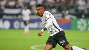 Paulinho tem lesão no tornozelo confirmada e desfalca o Corinthians no clássico