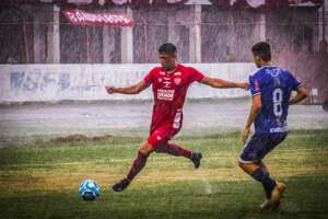 Jogo da Série D tem discussão entre médicos e massagistas; eles são expulsos