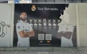 Foto de Vinícius Júnior é rasgada em pôster no Santiago Bernabéu antes de jogo