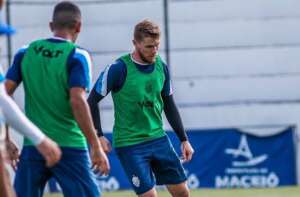 Série C: Rafael Forster avalia disputa pela titularidade no CSA