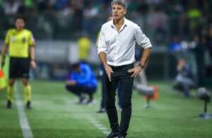 Técnico do Grêmio culpa grama sintética do Allianz pelo agravamento da lesão de Bitello