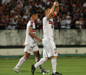 Santa Cruz-PE 1 x 0 Iguatu-CE - Coral estreia na Série D com vitória no Arruda