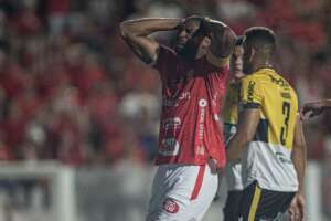 Vila Nova 0 x 0 Criciúma - Com dois a mais, Vila para na grande atuação de Gustavo e não sai do zero