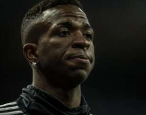 Vinícius Júnior fica fora de treino do Real Madrid e vira dúvida para sábado
