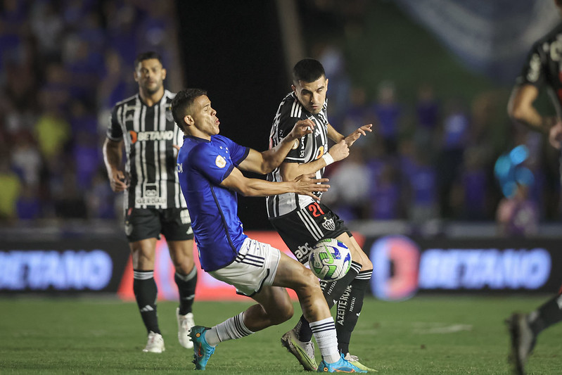 BRASILEIRÃO: Líder cai na Arena, Hulk resolve clássico e Corinthians perde em BH 3 52948714615 1e0e6af550 c