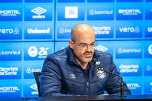 Grêmio dispensa vice-presidente de futebol após discussão com jornalistas em caso Suárez