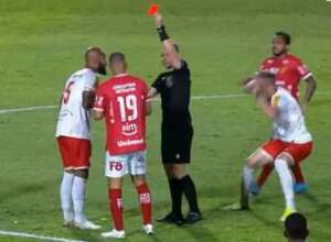 A estranha expulsão de Bruno Silva. Veja este Vídeo !