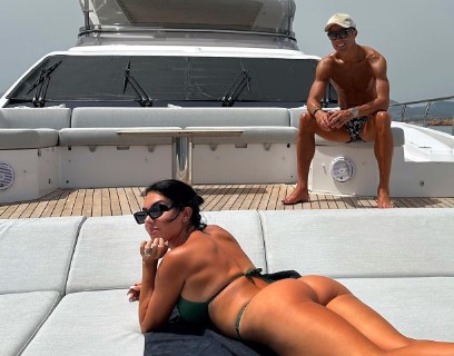 Cristiano Ronaldo curte férias em iate luxuoso