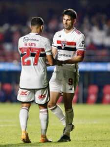 Calleri reclama de dor nas costas e vira preocupação no São Paulo