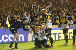 Série B: Após vitória diante do Atlético-GO, Tencati afirma: 'O Criciúma sabe o que quer'