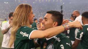 Dudu marca Leila Pereira nas redes sociais e pede viagem para presidente do Palmeiras