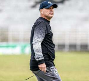 Série D: Cléber Gaúcho comenta sobre dificuldade do XV de jogar em casa e destaca trabalho psicológico