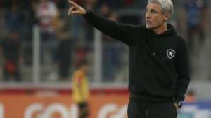 Técnico do Botafogo avalia sequência de confrontos com Athletico: 'três jogos diferentes'