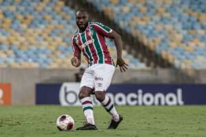 Manoel, zagueiro do Fluminense, é flagrado no exame antidoping para anabolizante