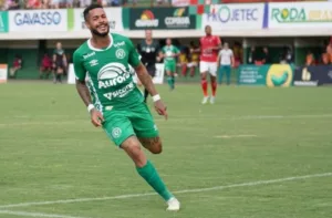 Série B: Chapecoense encaminha renovação de Maxwell e promete mais dois reforços