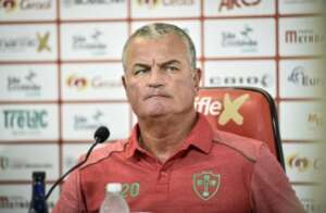 Série B: Botafogo sonda Mazola Júnior e Hélio dos Anjos para treinador