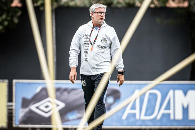 Odair Hellmann não resiste à derrota do Santos em clássico e é demitido