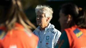 Pia Sundhage é duramente criticada nas redes sociais após eliminação brasileira na Copa