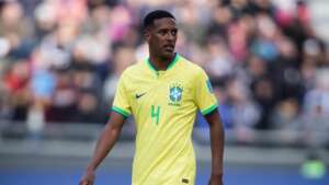 Robert Renan é convocado para a seleção brasileira para o lugar do lesionado Nino