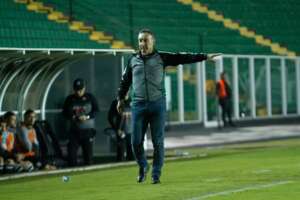 Série C: Em baixa, Figueirense anuncia saída de técnico Roberto Fonseca