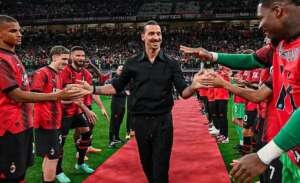 Irreverente e com personalidade forte, Ibrahimovic anuncia aposentadoria do futebol