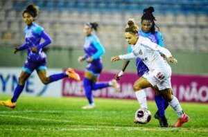 PAULISTA FEMININO: Santos bate Taubaté de virada e matém vice-liderança