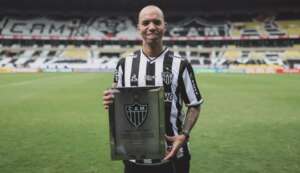 Diego Tardelli anuncia aposentadoria após 20 anos de carreira: 'Como é difícil dizer adeus'