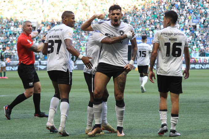 Tiquinho Soares marca mais uma vez pelo Botafogo