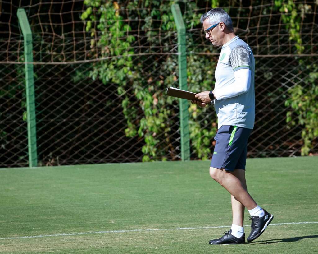 Técnico do Goiás afirma ‘ter temido o pior’ após revolta da torcida do Vasco