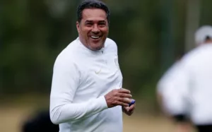 Luxemburgo mantém otimismo e destaca evolução do Corinthians após derrota em Curitiba