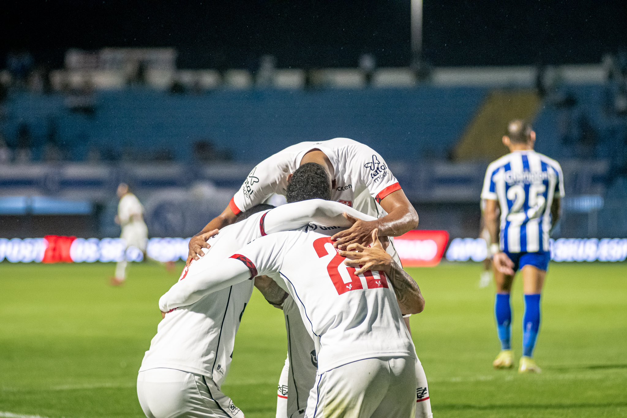 Vitoria Abre Serie B