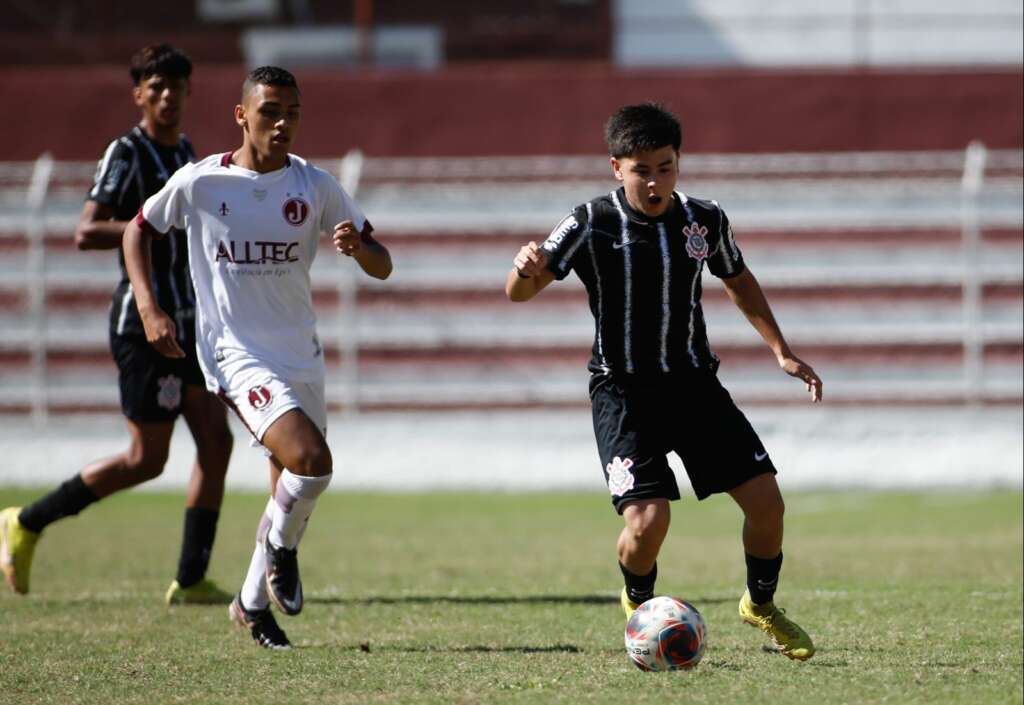Gabriel Yuske vive grande momento no Sub-17 do Corinthians e treina com os profissionais