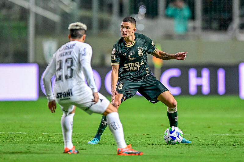 BRASILEIRÃO: Líder cai na Arena, Hulk resolve clássico e Corinthians perde em BH 4 america corinthians2 1