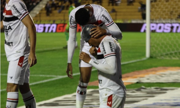 Guilherme Madruga anotou um golaço na vitória do Botafogo