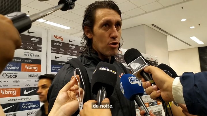 Cássio exalta torcida do Corinthians na Arena: ''Quem joga aqui sabe como é''