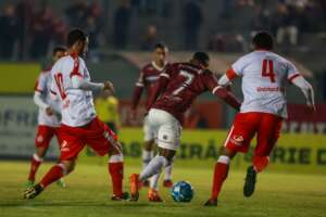 SÉRIE D: Hercílio Luz vence Caxias, causa demissão de Tcheco e lidera; Democrata GV vence Nova Iguaçu