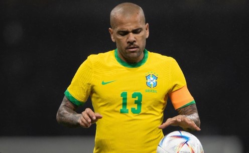 Daniel Alves alega ter raízes na Espanha, mas continua preso após Justiça negar 3º recurso