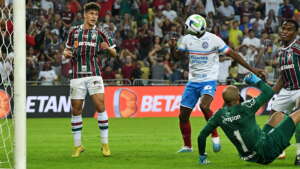 Bahia volta a ter desfalque de goleiro Danilo Fernandes