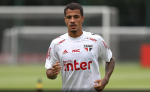 Diego Costa trabalha normalmente no São Paulo e deve reforçar defesa; Erison treina no campo