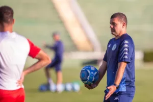 Série B: Louzer evita se empolgar no acesso e prioriza próximo compromisso do Guarani: ‘Difícil’