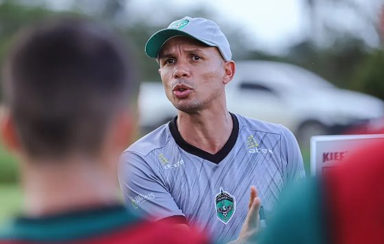 Higo Magalhães não é mais técnico do Manaus